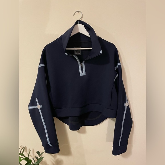 Nike Women’s Reflective Running Pullover - Picture 1 of 4